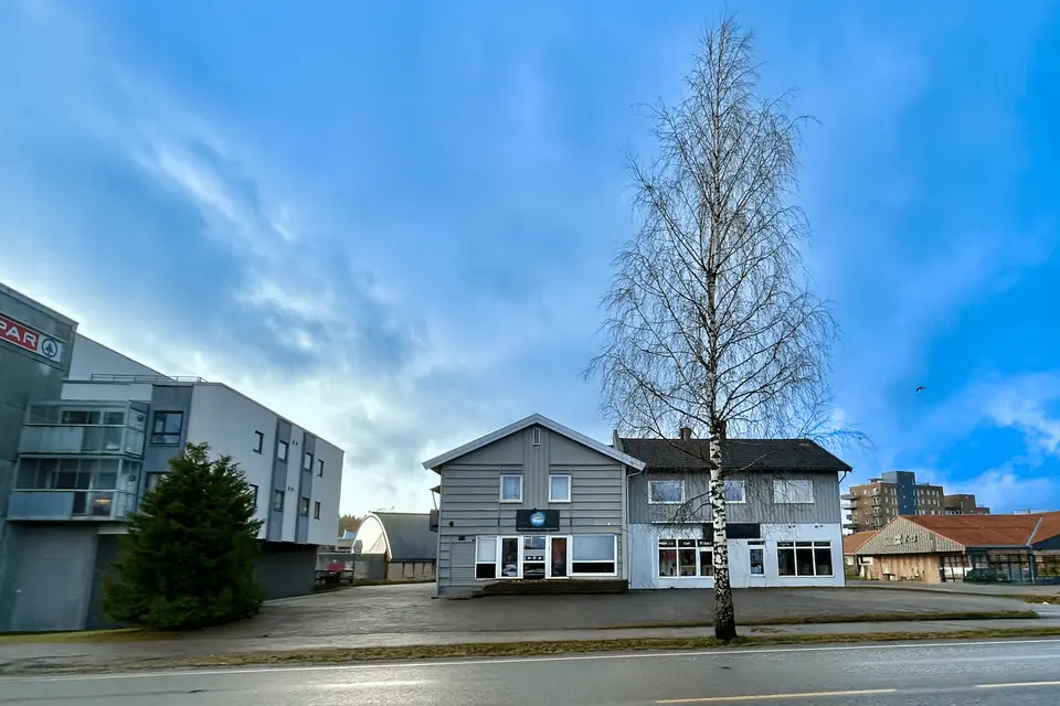 Sentral kombinasjonseiendom og utviklingstomt i Råholt sentrum